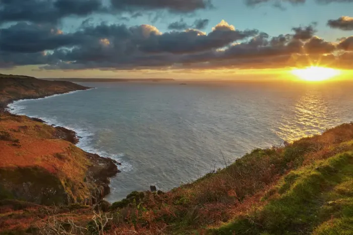 Gerahmter Druck : Frühmorgensicht über die Klippen bei Rame Head, Blick nach Süden zu Penlee Point Gerahmter Druck : Frühmorgensicht über die Klippen bei Rame Head, Blick nach Süden zu Penlee Point