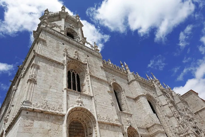 Gerahmter Druck : Das Jeronimos-Kloster oder Hieronymitenkloster, ein ehemaliges Kloster des Ordens von Sankt Hieronymus, Belém, Lissabon. Gerahmter Druck : Das Jeronimos-Kloster oder Hieronymitenkloster, ein ehemaliges Kloster des Ordens von Sankt Hieronymus, Belém, Lissabon.