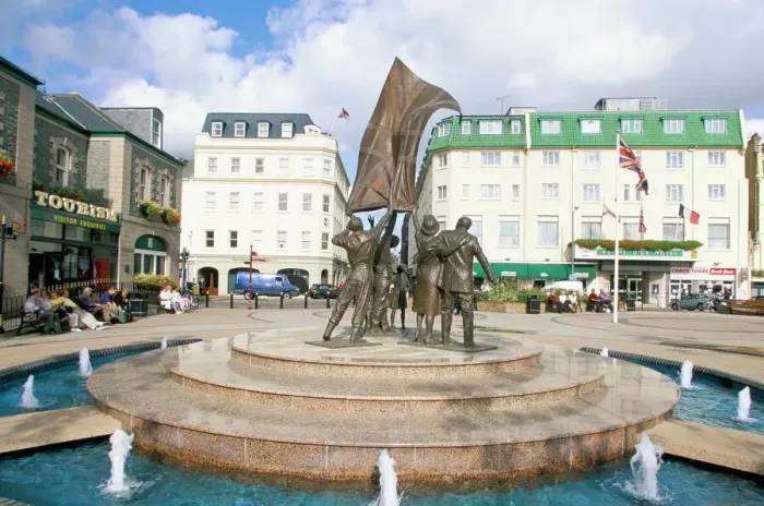 Gerahmter Druck : Befreiungsdenkmal, Straße Gerahmter Druck : Befreiungsdenkmal, Straße
