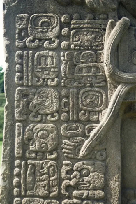 Gerahmter Druck : Mayan-Stele J Gerahmter Druck : Mayan-Stele J