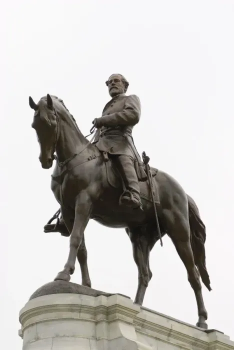 Gerahmter Druck : mcs0127. Büste von Lee Statue an der Monument Avenue in Richmond im Bundesstaat