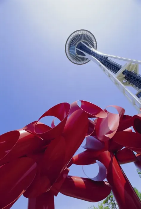 Gerahmter Druck : Moderne Skulptur und Space Needle Gerahmter Druck : Moderne Skulptur und Space Needle