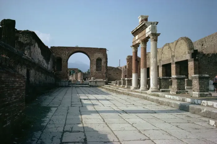 Gerahmter Druck : Nordostwinkel des Forums und der Arkade von Trajan Gerahmter Druck : Nordostwinkel des Forums und der Arkade von Trajan
