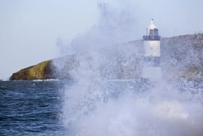 Gerahmter Druck : Felsenmanns Licht auf Penmon Gerahmter Druck : Felsenmanns Licht auf Penmon