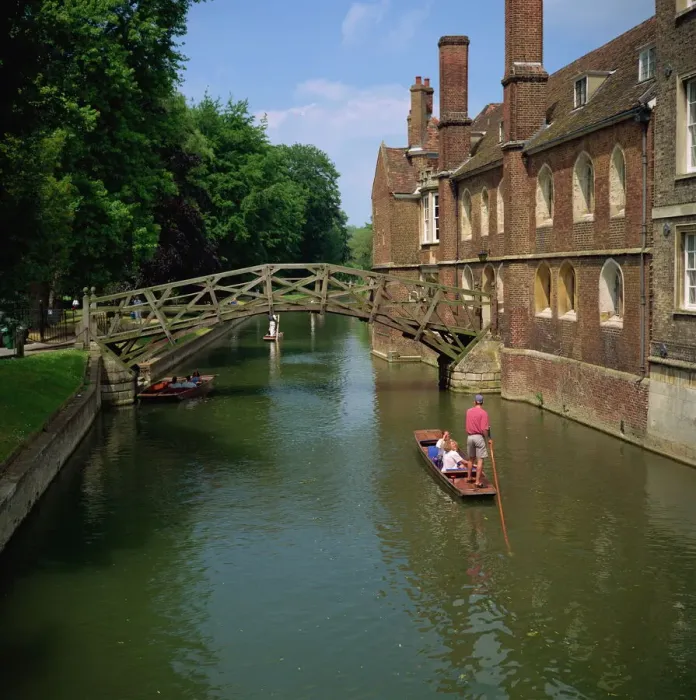 Gerahmter Druck : Königliche Kolleg und Mathematische Brücke in Kamerbridge (Cambridgeshire), England Gerahmter Druck : Königliche Kolleg und Mathematische Brücke in Kamerbridge (Cambridgeshire), England