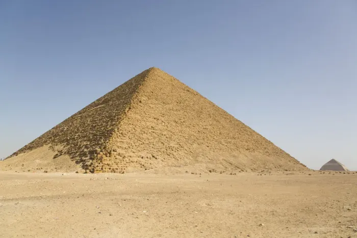 Gerahmter Druck : Roten Pyramide mit Bogenpyramide im Hintergrund, Weltkulturerbe der UNESCO bei Dahschur Gerahmter Druck : Roten Pyramide mit Bogenpyramide im Hintergrund, Weltkulturerbe der UNESCO bei Dahschur