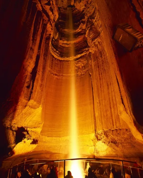 Gerahmter Druck : rh0964. Ruby Falls, 145 ft Wasserfall tief innen Lookout Mountain Gerahmter Druck : rh0964. Ruby Falls, 145 ft Wasserfall tief innen Lookout Mountain