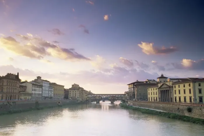 Gerahmter Druck : Fluss Arnos und die Ponte Vecchio Gerahmter Druck : Fluss Arnos und die Ponte Vecchio