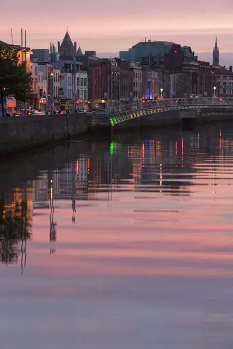 Gerahmter Druck : Fluss Liffey am Abend Gerahmter Druck : Fluss Liffey am Abend