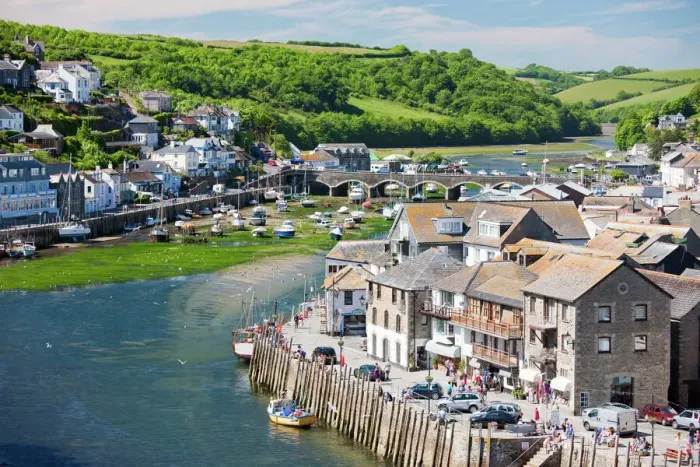 Gerahmter Druck : Der Fluss Loe bei Looe im Cornwall, England, Vereinigtes Königreich Europa
