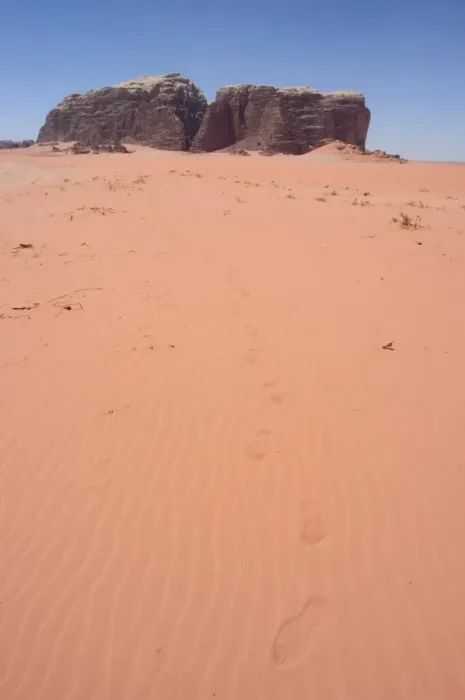 Gerahmter Druck : Erdehügel, Dessertszene, Wadi Rüm und Jordaniens Mittlerer Osten Gerahmter Druck : Erdehügel, Dessertszene, Wadi Rüm und Jordaniens Mittlerer Osten