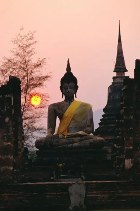 Gerahmter Druck : Sitzender Buddha-Statue Gerahmter Druck : Sitzender Buddha-Statue
