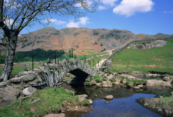 Gerahmter Druck : Slaters Brücke in Little Langdale im Lake-Distrikt von Cumbria in England im Vereinigten Königreich Europa