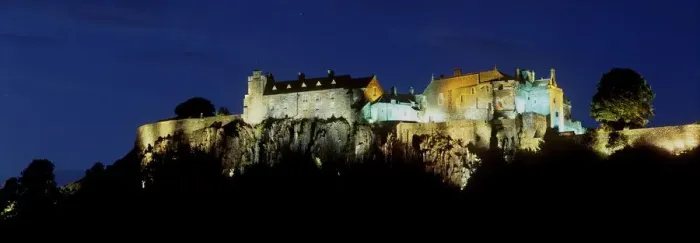Gerahmter Druck : Stirlinger Schloss am Abend Gerahmter Druck : Stirlinger Schloss am Abend