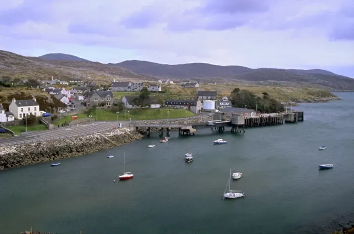 Gerahmter Druck : Tarbert, Fährhafen Gerahmter Druck : Tarbert, Fährhafen