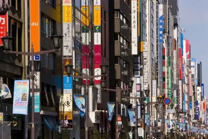 Gerahmter Druck : Blick entlang der Chuo-dori Gerahmter Druck : Blick entlang der Chuo-dori