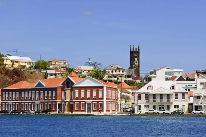 Gerahmter Druck : Ufer von Saint-Georges in Grenada, Windwärts-Inseln im westlichen Indischen Ozean Gerahmter Druck : Ufer von Saint-Georges in Grenada, Windwärts-Inseln im westlichen Indischen Ozean