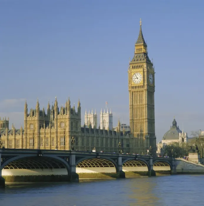 Gerahmter Druck : Das Parlamentsgebäude in Westminster, der Fluss Themse und die Tower Bridge sowie das Parlament von London Gerahmter Druck : Das Parlamentsgebäude in Westminster, der Fluss Themse und die Tower Bridge sowie das Parlament von London