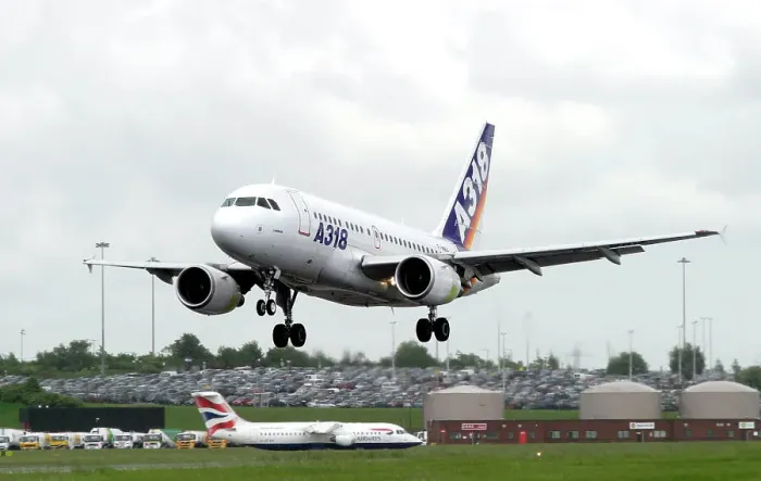 Gerahmter Druck : F-WWIA. A318 steht kurz vor einer Landung auf einem Touch-and-Go am Rwy 33 in BHX Gerahmter Druck : F-WWIA. A318 steht kurz vor einer Landung auf einem Touch-and-Go am Rwy 33 in BHX
