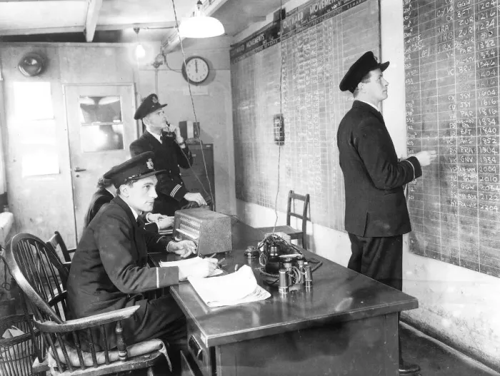 Gerahmter Druck : Flugkontrollanten im Jahr 1948 Gerahmter Druck : Flugkontrollanten im Jahr 1948