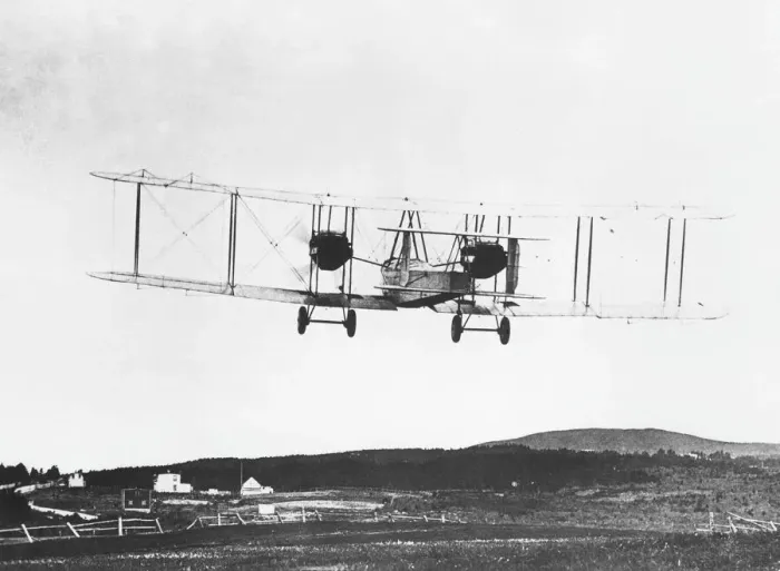 Gerahmter Druck : Flug der Vickers Vimy über den Atlantik Gerahmter Druck : Flug der Vickers Vimy über den Atlantik
