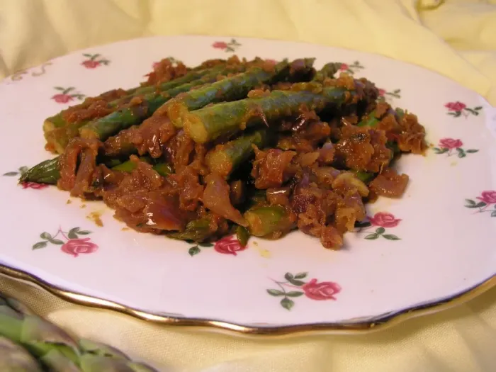 Gerahmter Druck : Rote Asparaguskurry Gerahmter Druck : Rote Asparaguskurry