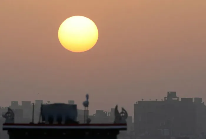 Gerahmter Druck : Die Sonne steigt in Kairo Gerahmter Druck : Die Sonne steigt in Kairo
