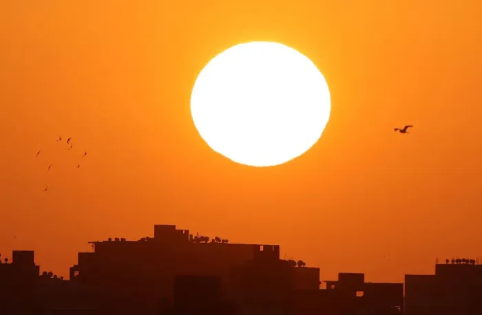 Gerahmter Druck : Die Sonne steigt in Kairo Gerahmter Druck : Die Sonne steigt in Kairo