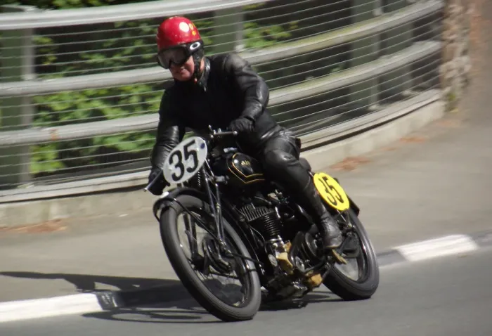 Gerahmter Druck : John Kidson (AJS) 2011 Classic TT Lap Gerahmter Druck : John Kidson (AJS) 2011 Classic TT Lap