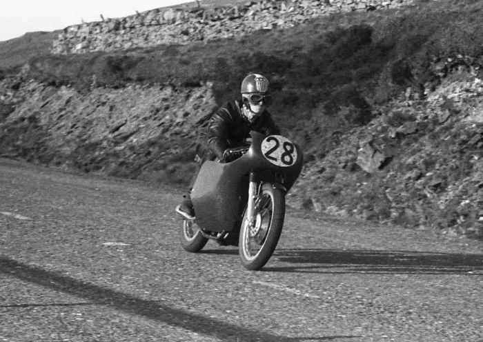 Gerahmter Druck : Ralph Fox (AJS) 1959 Junior TT