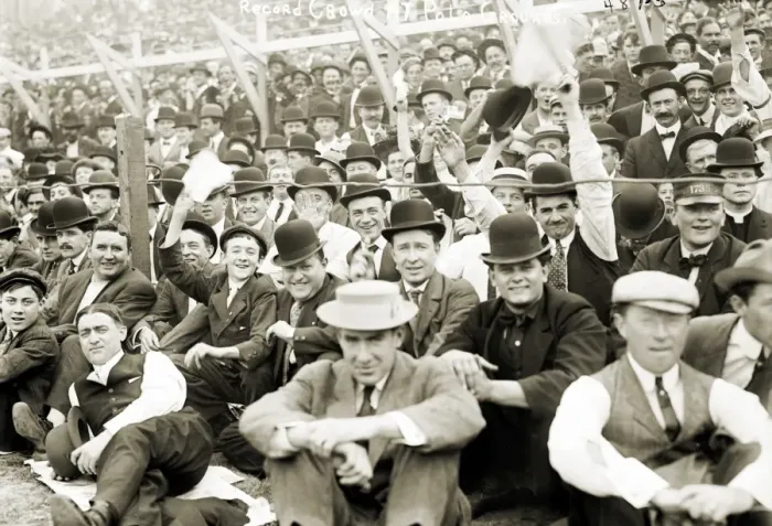 Gerahmter Druck : Baseball: Play-off, 1908. Die Menge besucht die einzigartige One-Game-Playoff zwischen den New York Giants und Chicago Cubs am Polo Grounds in New Yorker Stadt, dem 08 Oktober 1908 zur Bestimmung des jährlichen Gewinners der National League Pennant (gewonnen durch die Cubs) Gerahmter Druck : Baseball: Play-off, 1908. Die Menge besucht die einzigartige One-Game-Playoff zwischen den New York Giants und Chicago Cubs am Polo Grounds in New Yorker Stadt, dem 08 Oktober 1908 zur Bestimmung des jährlichen Gewinners der National League Pennant (gewonnen durch die Cubs)