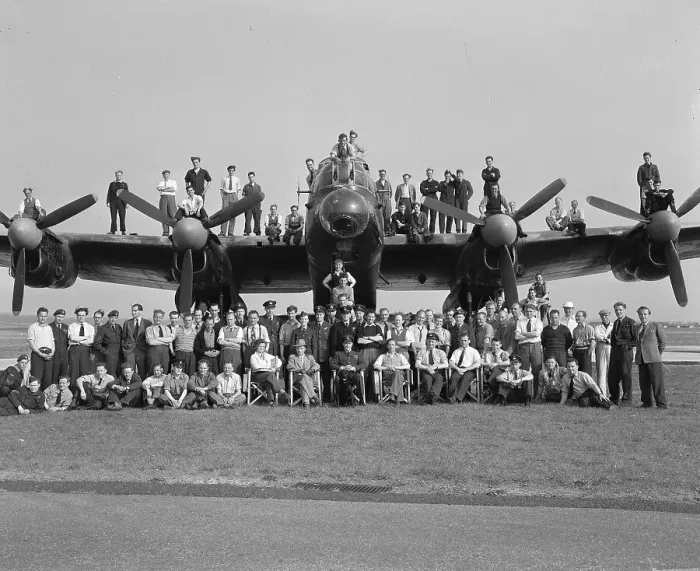 Gerahmter Druck : Die Bombenjäger (1955) Gerahmter Druck : Die Bombenjäger (1955)