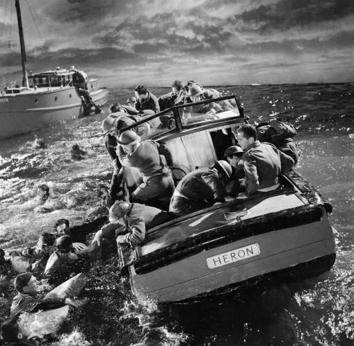 Gerahmter Druck : Eine Nachtsequenz aus Dunkerque (1958) Gerahmter Druck : Eine Nachtsequenz aus Dunkerque (1958)