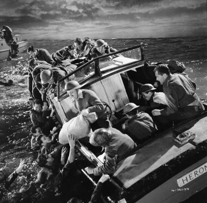 Gerahmter Druck : Eine Nachtsequenz aus Dunkerque (1958) Gerahmter Druck : Eine Nachtsequenz aus Dunkerque (1958)