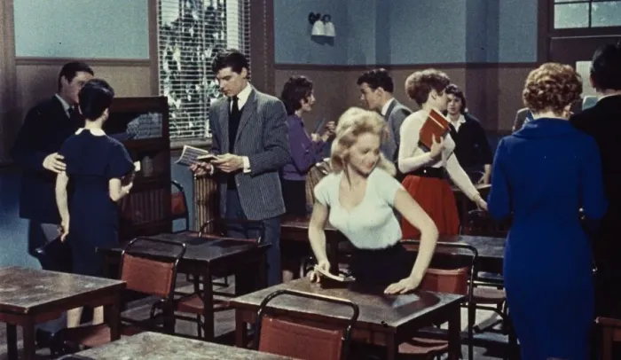 Gerahmter Druck : Students. In einer Szene aus dem Film Konga (1961) Gerahmter Druck : Students. In einer Szene aus dem Film Konga (1961)