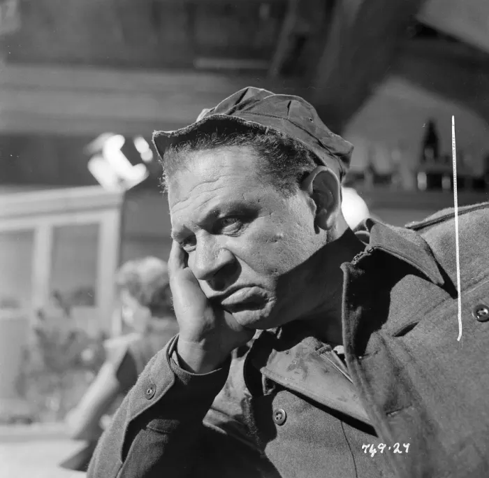 Gerahmter Druck : Ein enger Aufnahmewinkel von Sid James Gerahmter Druck : Ein enger Aufnahmewinkel von Sid James