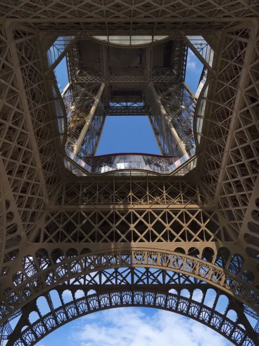 Gerahmter Druck : Die Eiffelturm : von unten Gerahmter Druck : Die Eiffelturm : von unten