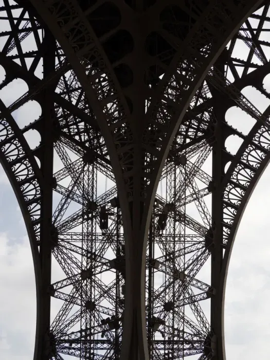 Gerahmter Druck : Die Eiffelturm: Detail und Himmel. Gerahmter Druck : Die Eiffelturm: Detail und Himmel.