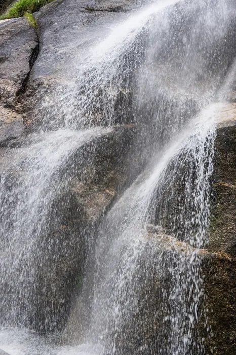 Gerahmter Druck : Wasserfall im Mello-Tal Gerahmter Druck : Wasserfall im Mello-Tal