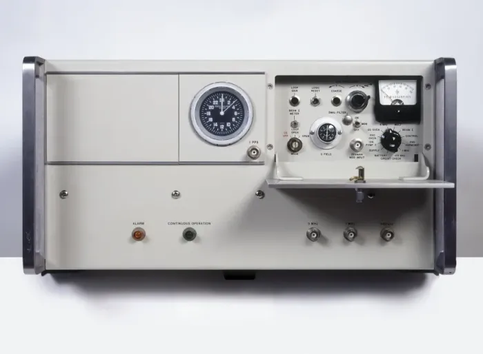 Gerahmter Druck : Atomic clock Gerahmter Druck : Atomic clock