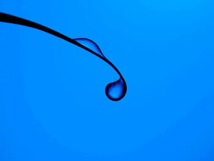 Gerahmter Druck : Blauer Wasserdroppe Gerahmter Druck : Blauer Wasserdroppe
