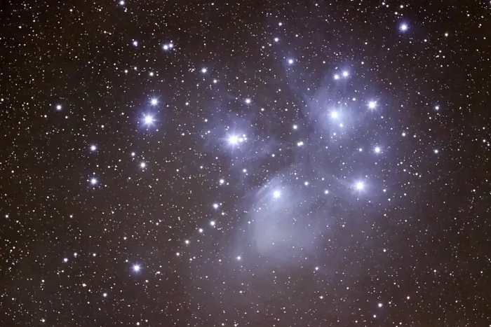 Gerahmter Druck : Pleides. Plejaden, auch bekannt als Messier 45 Gerahmter Druck : Pleides. Plejaden, auch bekannt als Messier 45