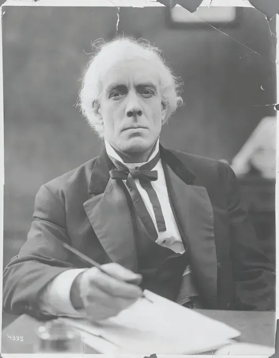 Gerahmter Druck : Schauspieler Lewis Stone in 'According to Code Gerahmter Druck : Schauspieler Lewis Stone in 'According to Code