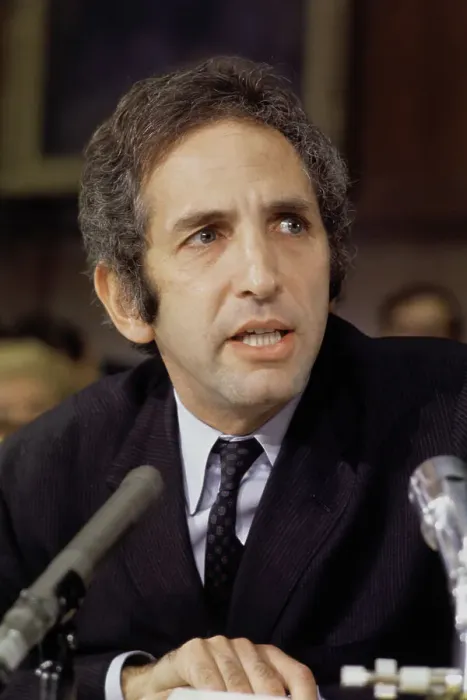 Gerahmter Druck : Daniel Ellsberg testigt Gerahmter Druck : Daniel Ellsberg testigt