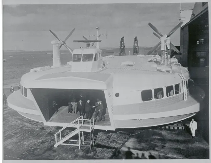 Gerahmter Druck : Hovercraft Gerahmter Druck : Hovercraft