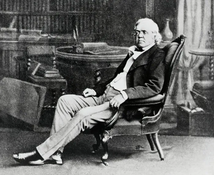 Gerahmter Druck : Romanautor William Thackeray im Studium Gerahmter Druck : Romanautor William Thackeray im Studium