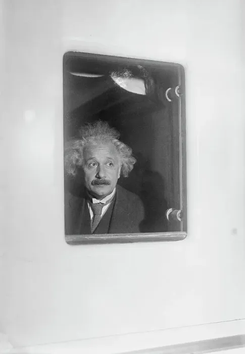 Gerahmter Druck : Albert Einstein an Bord eines Ozeanliners