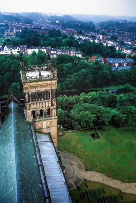 Gerahmter Druck : Durham. Wir sehen das normannische Dom auf diesem Bild von Durham ist eine Gerahmter Druck : Durham. Wir sehen das normannische Dom auf diesem Bild von Durham ist eine