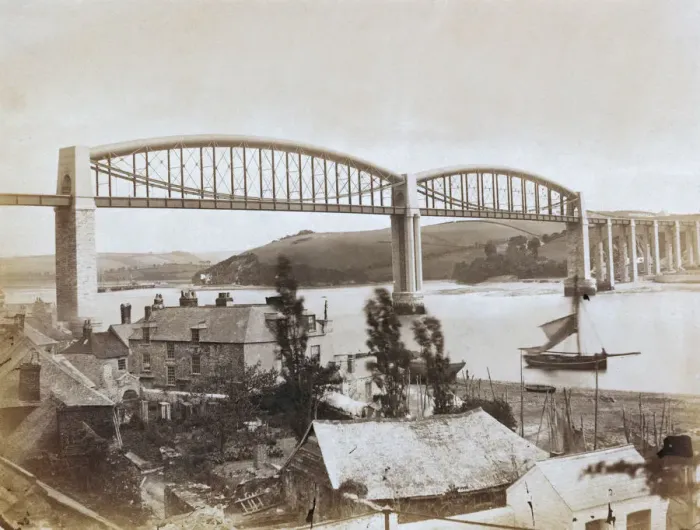 Gerahmter Druck : Brücke über den Fluss Tamar