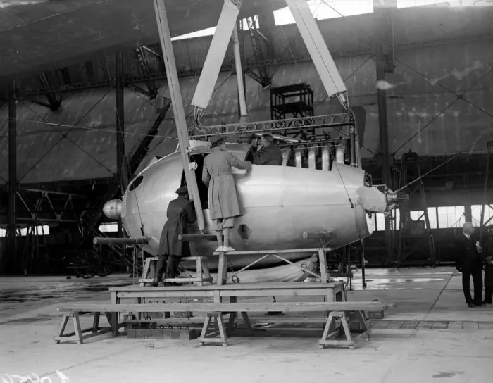 Gerahmter Druck : Motor R 101 Gerahmter Druck : Motor R 101